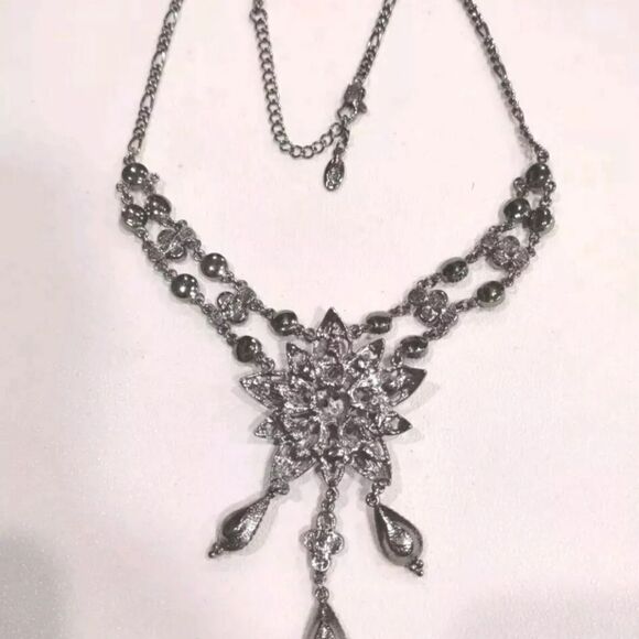 Modern P.O.F.J. Silver Tone Red Rhinestone Flower Dangle Necklace - Picture 11 of 12